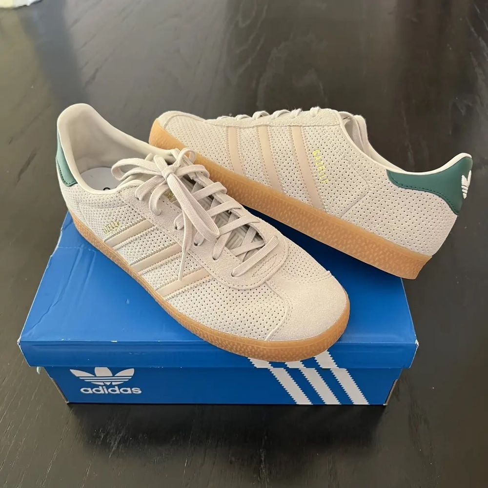 Adidas Gazelle “Aluminum Collegiate Green/Wonder Beige”